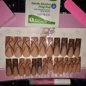 Acrylic press on nails